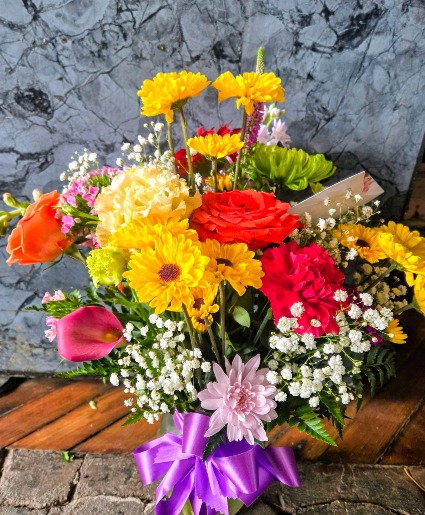 World's Best Mom Glass vase designed to set on center if table