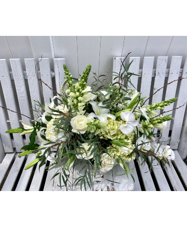 Wowzer White Table Centerpiece in Darien, CT | DARIEN FLOWERS