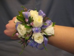 Wrislet-White Spray Roses Ribbon color can be changed