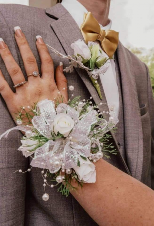 WRIST CORSAGE 