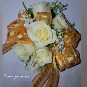 Wristlet WG24 Corsage in Chatham, NJ | SUNNYWOODS FLORIST