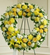 YELLO AND WHITE STANDING WREATH 