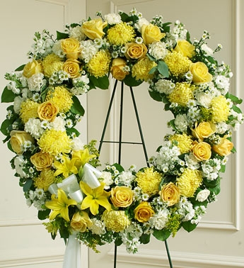 YELLO AND WHITE STANDING WREATH 