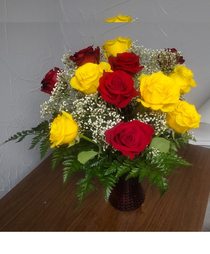 Yellow and red roses dzn vased