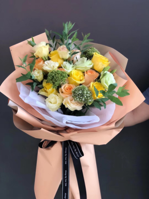 Yellow & peach bouquet  