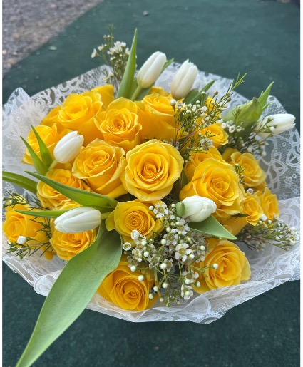 Yellow Roses & Tulips Buchon 