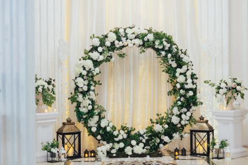 Altar or chuppah arrangement