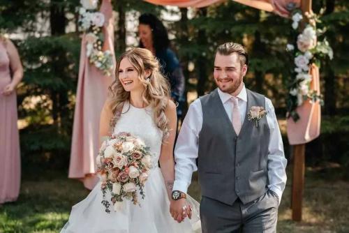 Wedding Flowers done by Petals on the Trail